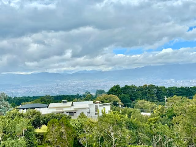 Casa con Techo Estelar Retráctil con Apartamento de visitas-Vistas-San Rafael Heredia