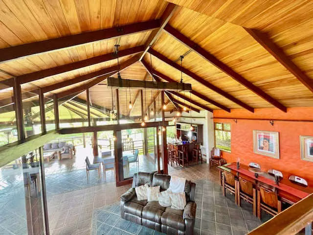 Casa con Techo Estelar Retráctil con Apartamento de visitas-Vistas-San Rafael Heredia