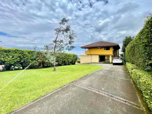 Casa con Techo Estelar Retráctil con Apartamento de visitas-Vistas-San Rafael Heredia