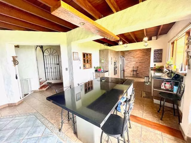 Casa con Techo Estelar Retráctil con Apartamento de visitas-Vistas-San Rafael Heredia