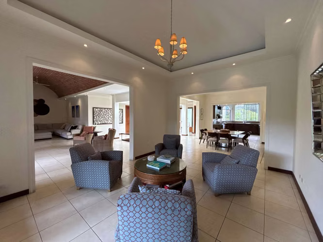 VENTA DE CASA EN RESIDENCIAL TREJOS MONTEALEGRE, ESCAZÚ
