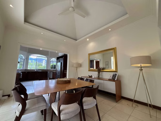 VENTA DE CASA EN RESIDENCIAL TREJOS MONTEALEGRE, ESCAZÚ