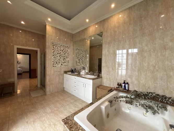 VENTA DE CASA EN RESIDENCIAL TREJOS MONTEALEGRE, ESCAZÚ