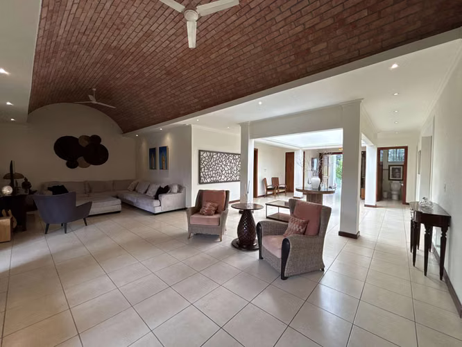 VENTA DE CASA EN RESIDENCIAL TREJOS MONTEALEGRE, ESCAZÚ