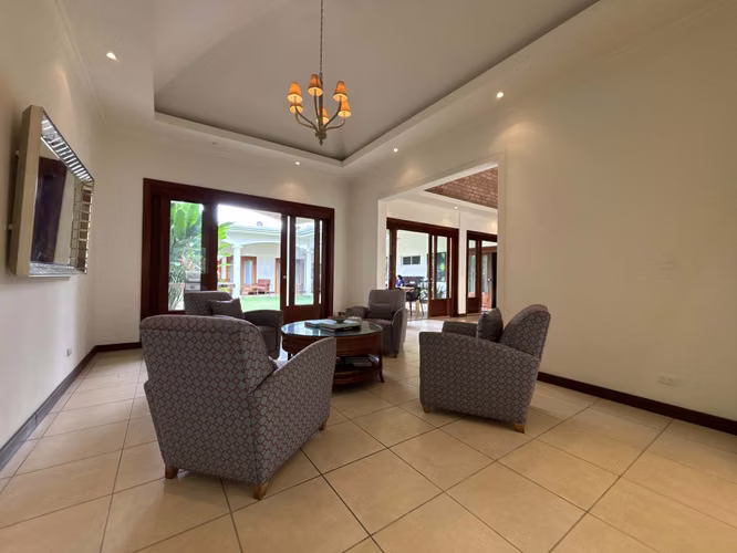 VENTA DE CASA EN RESIDENCIAL TREJOS MONTEALEGRE, ESCAZÚ