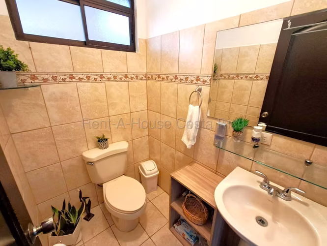 Casa en venta en Heredia. Residencial céntrico, con terraza, mini bar 3 hab. ¡Oportunidad única! - Imagen 10