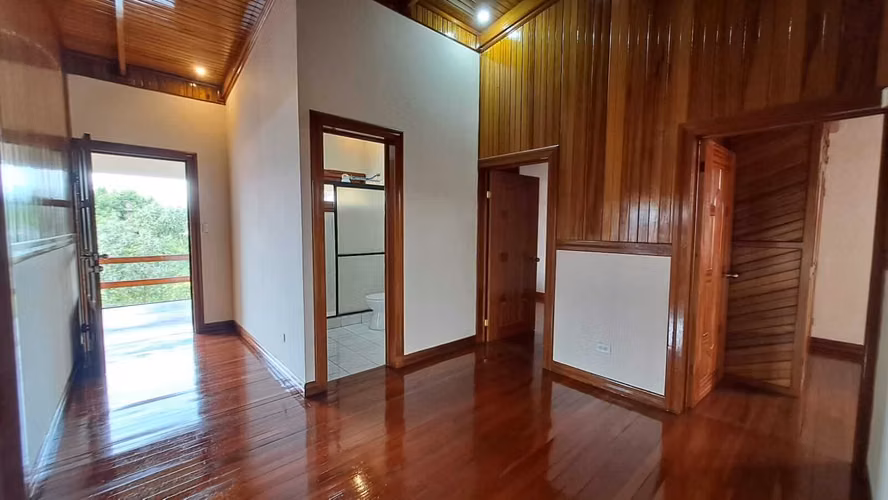 Venta de casa con gran zona verde potencial apartamentos