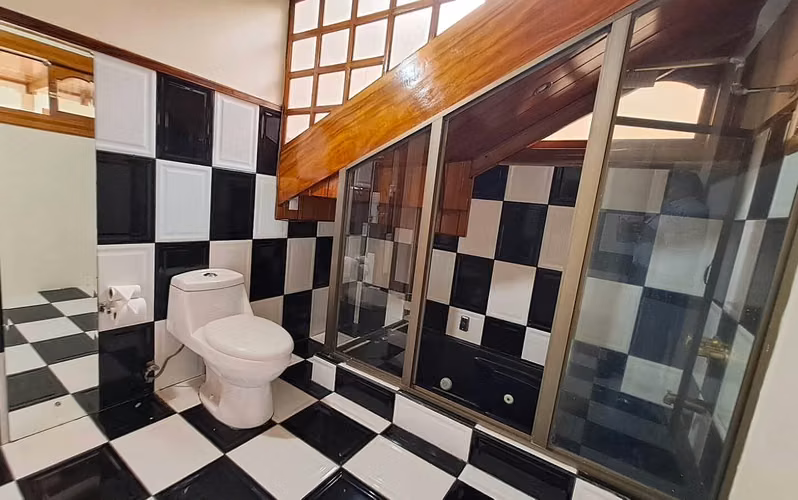 Venta de casa con gran zona verde potencial apartamentos