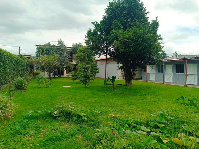 Venta de casa con gran zona verde potencial apartamentos