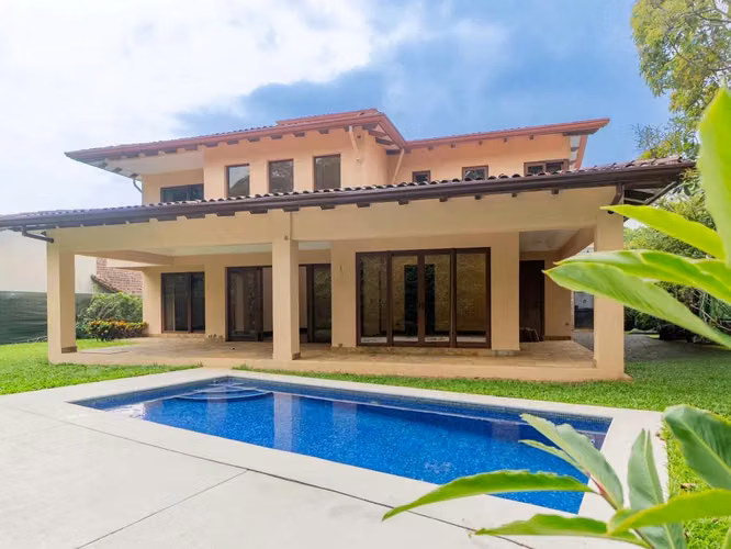 Rental House in Condominio Hacienda Lindora Santa Ana