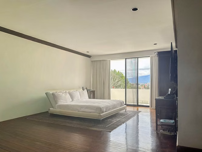 AMPLIA CASA EN VENTA EN SAN RAFAEL DE ESCAZU