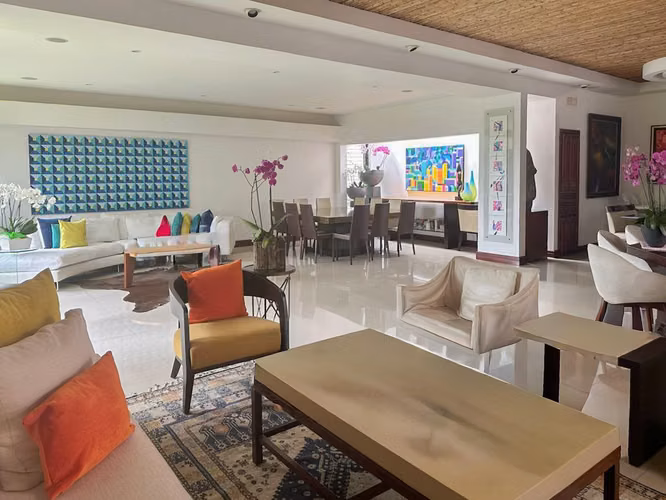 AMPLIA CASA EN VENTA EN SAN RAFAEL DE ESCAZU