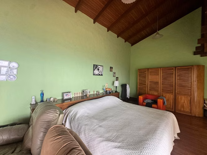 Residencia en Santa Ana con Vista a los Volcanes