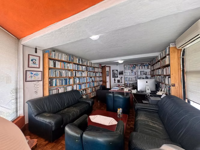 Residencia en Santa Ana con Vista a los Volcanes