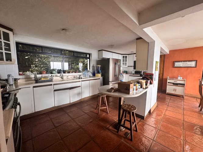 Residencia en Santa Ana con Vista a los Volcanes