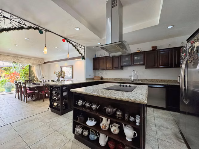 VENTA DE CASA EN ESCAZÚ