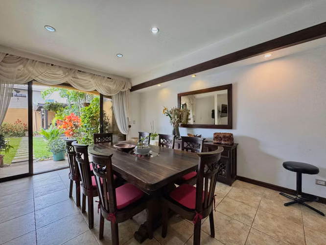 VENTA DE CASA EN ESCAZÚ