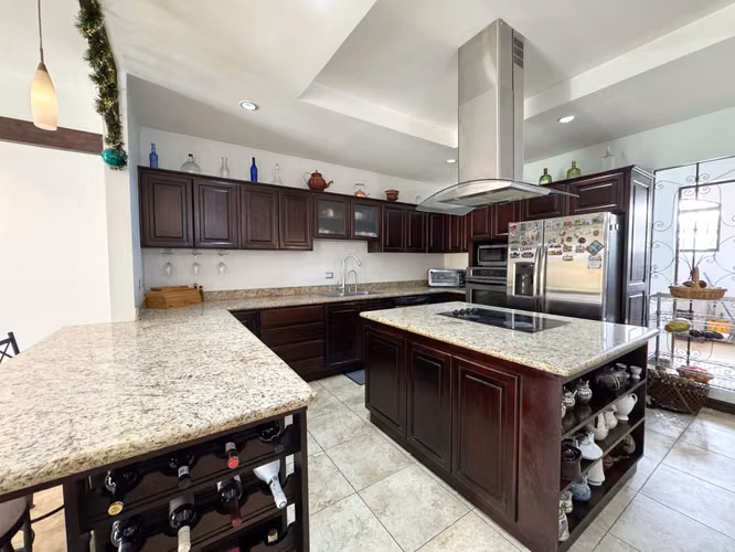 VENTA DE CASA EN ESCAZÚ