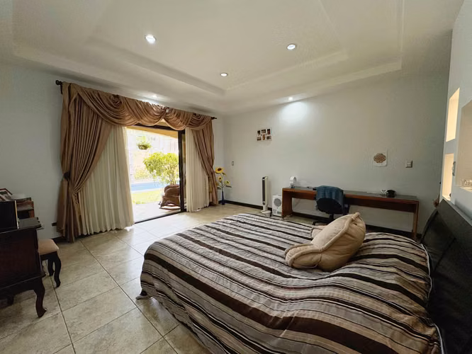 VENTA DE CASA EN ESCAZÚ