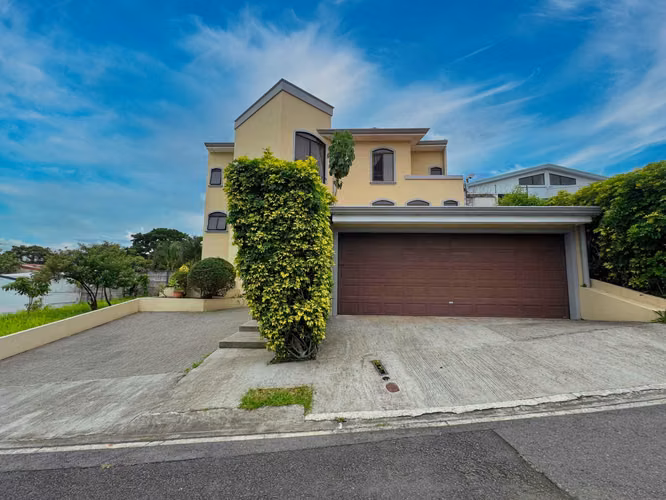 VENTA DE CASA EN ESCAZÚ