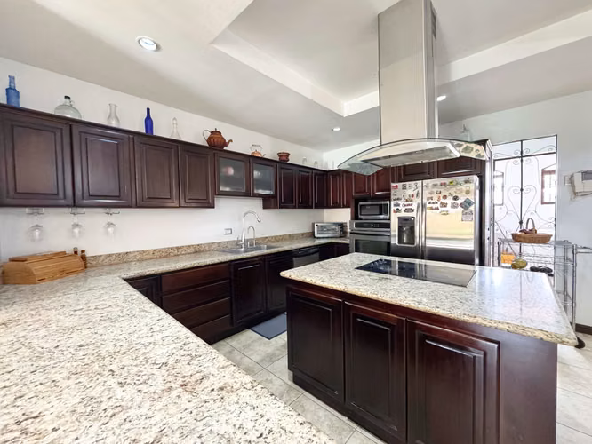 VENTA DE CASA EN ESCAZÚ