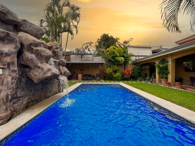 HOUSE FOR SALE IN ESCAZU