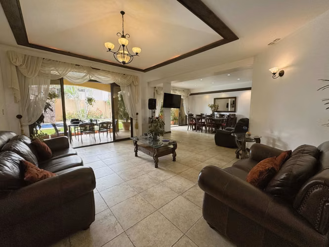 VENTA DE CASA EN ESCAZÚ