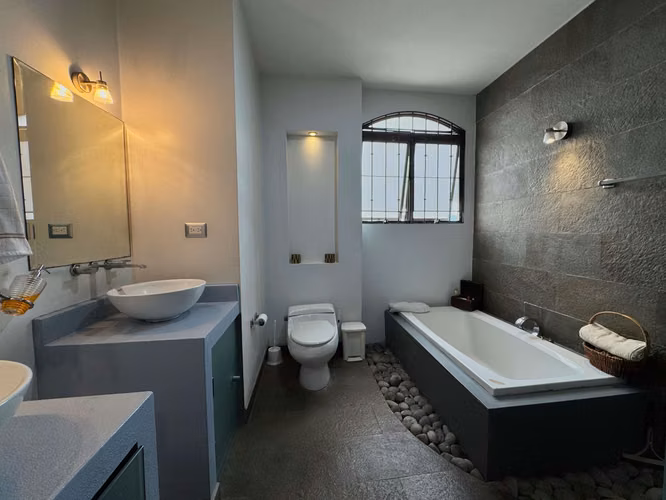 VENTA DE CASA EN ESCAZÚ