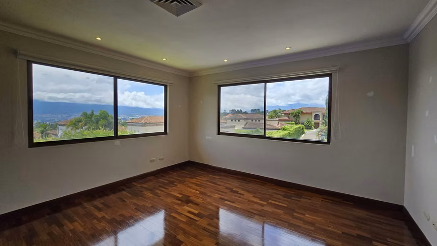 VENTA DE CASA EN CONDOMINIO EN ESCAZÚ*