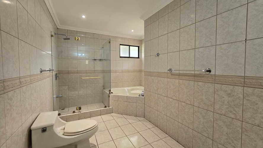 VENTA DE CASA EN CONDOMINIO EN ESCAZÚ*