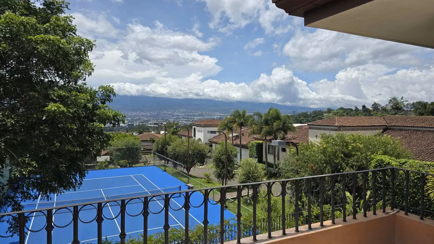 VENTA DE CASA EN CONDOMINIO EN ESCAZÚ*