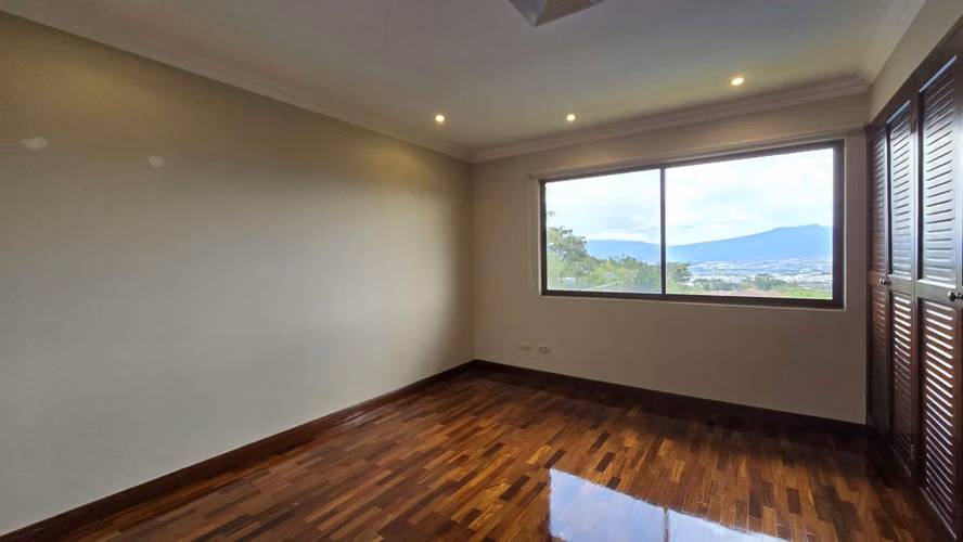 VENTA DE CASA EN CONDOMINIO EN ESCAZÚ*