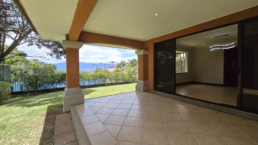 VENTA DE CASA EN CONDOMINIO EN ESCAZÚ*