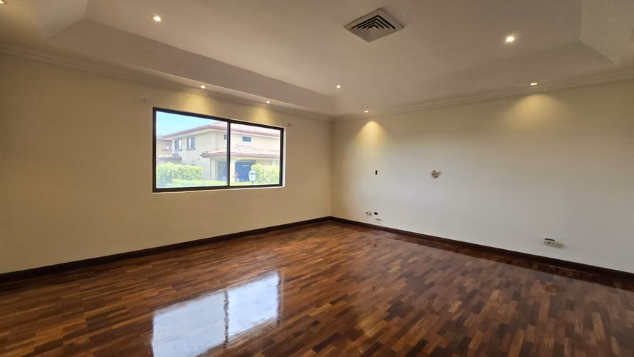 VENTA DE CASA EN CONDOMINIO EN ESCAZÚ*