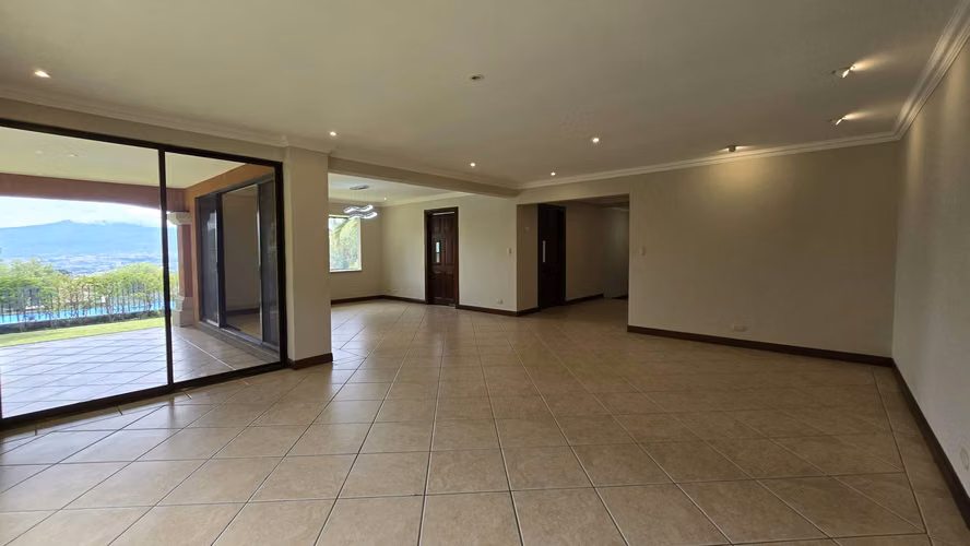 VENTA DE CASA EN CONDOMINIO EN ESCAZÚ*