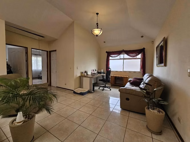 VENDO CASA EN RESIDENCIAL CON SEGURIDAD EN SABANILLA - Imagen 11