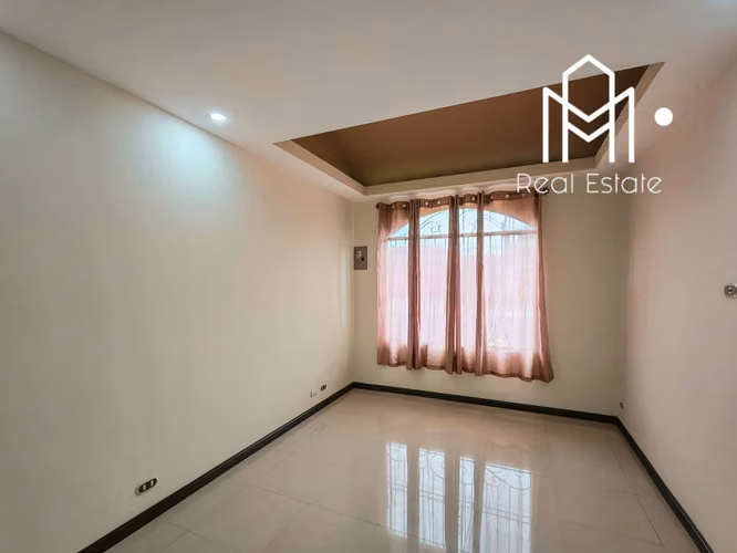 Venta Lujosa Casa En Heredia Centro.