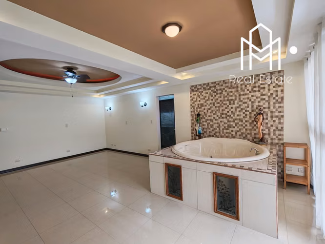 Venta Lujosa Casa En Heredia Centro.