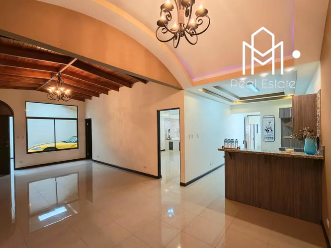 Venta Lujosa Casa En Heredia Centro.