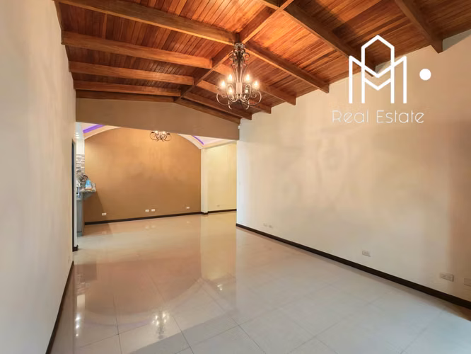 Venta Lujosa Casa En Heredia Centro.