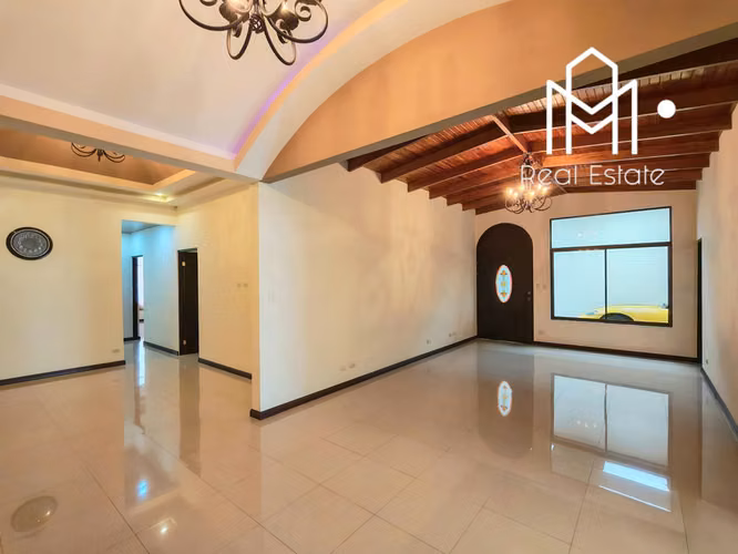 Venta Lujosa Casa En Heredia Centro.