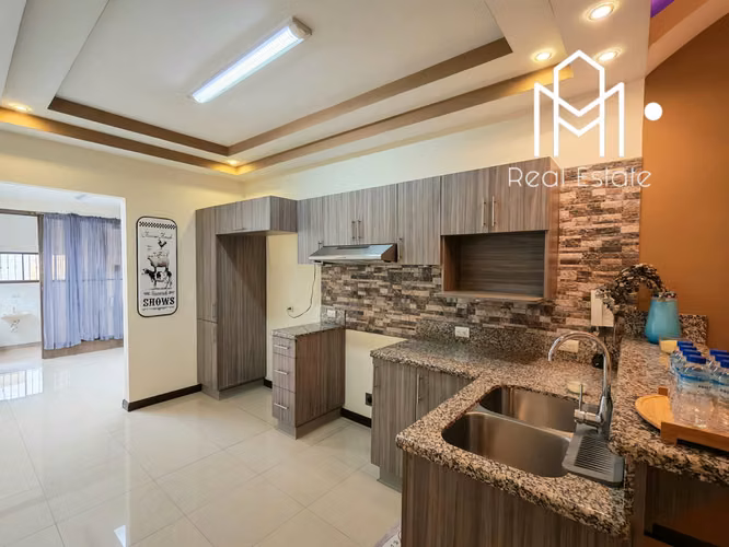 Venta Lujosa Casa En Heredia Centro.