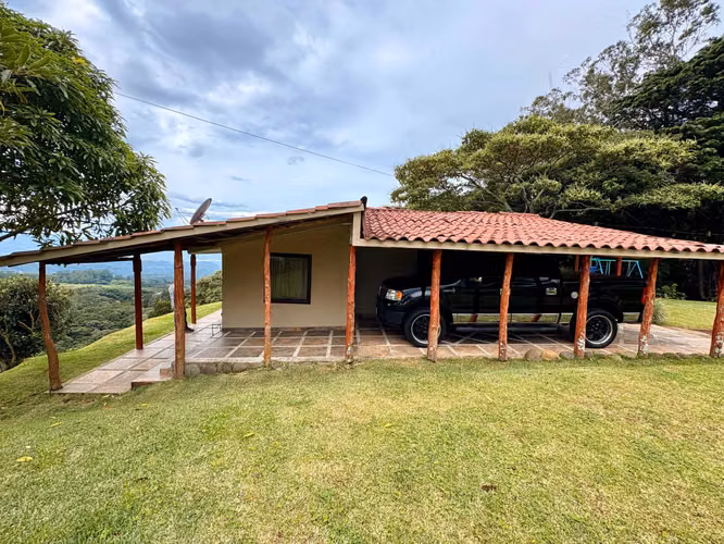 Se vende casa en Poas de Alajuela con terreno amplio y áreas verdes - Imagen 3