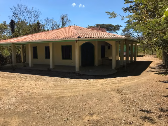 Casa con amplio terreno en Nicoya, Guanacaste Gran oportunidad de inversión