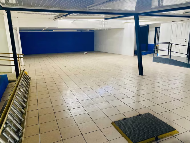 Alquiler Edificio para Oficinas o negocio con 25 parqueos - Imagen 18