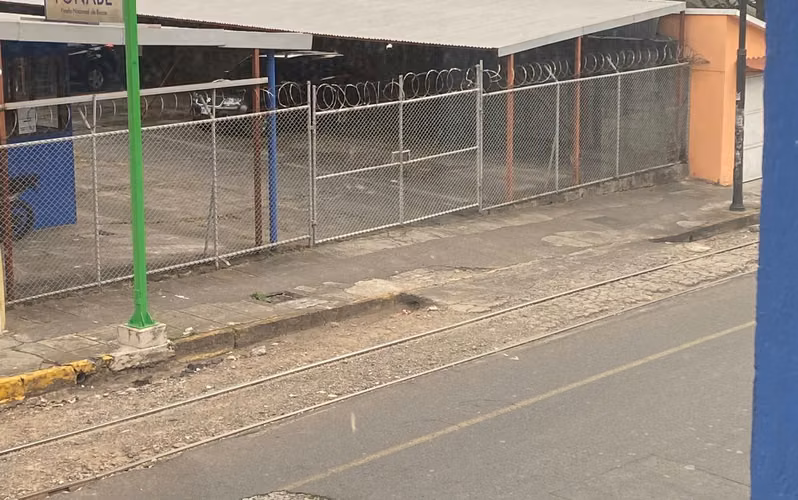 Alquiler Edificio para Oficinas o negocio con 25 parqueos - Imagen 14