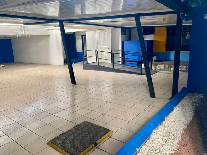 Alquiler Edificio para Oficinas o negocio con 25 parqueos