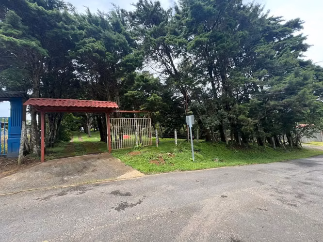 Cabaña rodeada en naturaleza y cerca de la playa - Miramar, Puntarenas