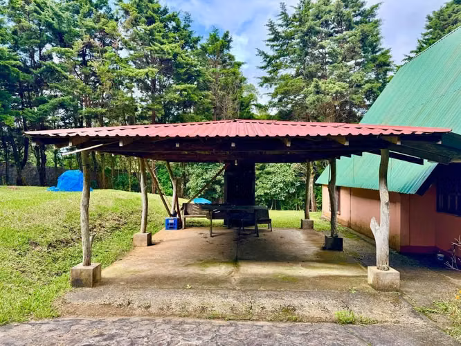 Cabaña rodeada en naturaleza y cerca de la playa - Miramar, Puntarenas
