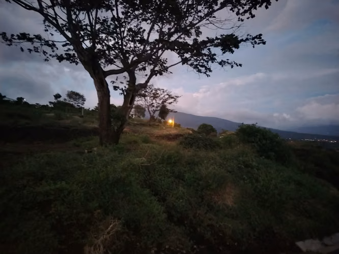 Lote con vistas increíbles a 10  minutos de Grecia - Imagen 9